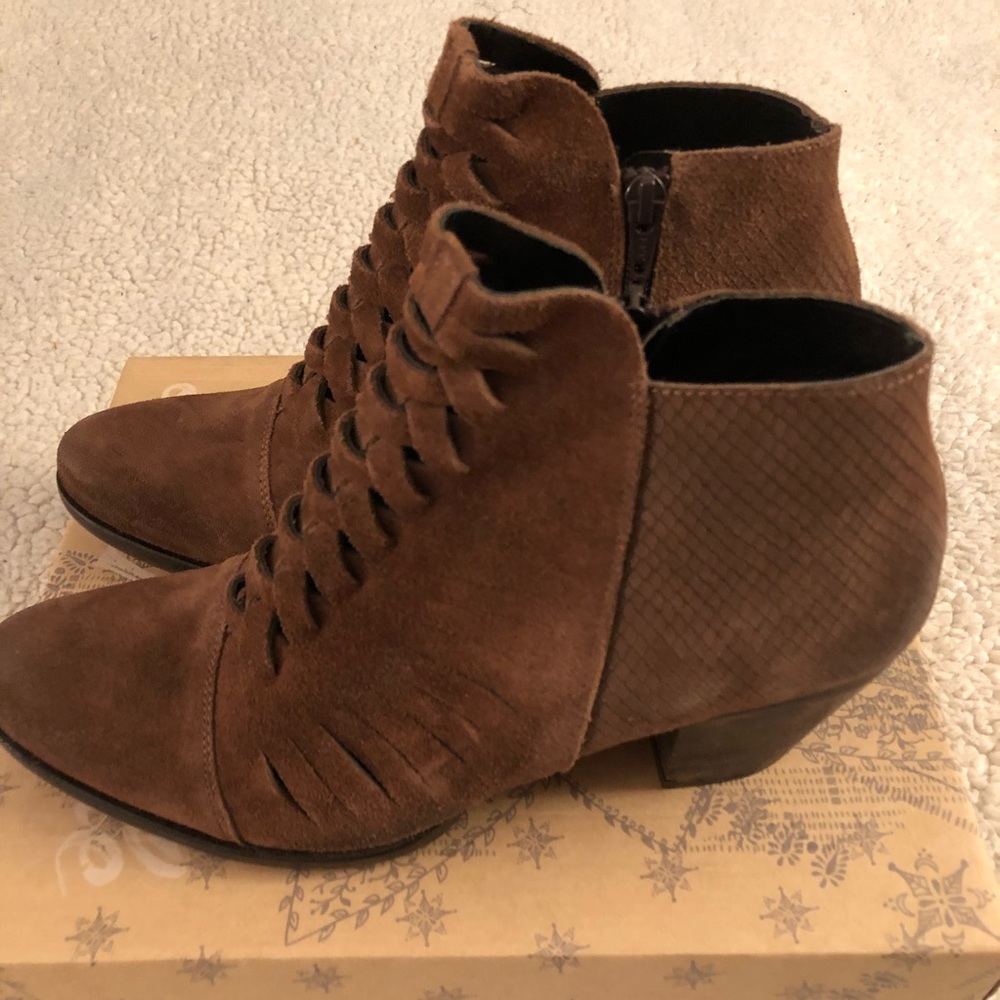 FREE PEOPLE Loveland Ankle Boots BROWN SUEDE - Picture 3 of 8